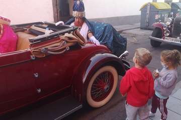 Los Reyes Magos reparten ilusión por los barrios de Telde/TA.